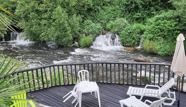 2º Dream corner by waterfalls - air cond, pool, free parking - 20 min to Oporto