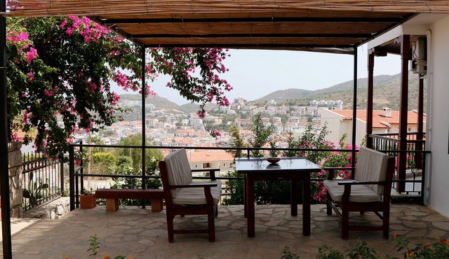 3+1 Bahçeli deniz ve şehir manzaralı konak