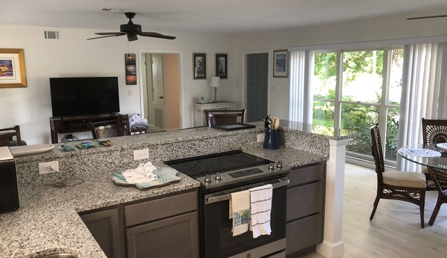 3/2 Beach House Sleeps 6 – Walk to the beach!