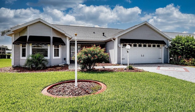 3/2 LAKEVIEW Designer Home in the Villages of Santo Domingo