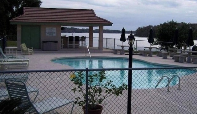 3/2 Welaka riverfront resort