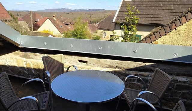 3* apartment, 96m2, self-contained with terrace, 18th century winegrower's house.