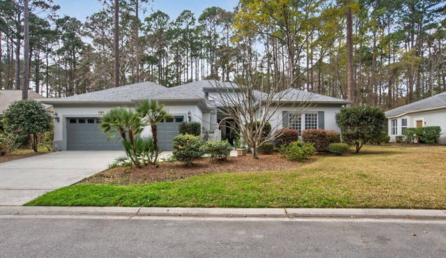 3 bd 3 bth home in upscale Riverbend within walking distance to Okatie River