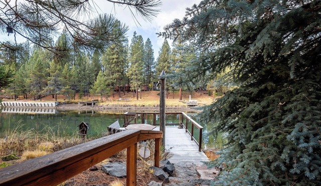 3 Bd and 2.5 ba, Riverfront, in Sunriver, Oregon