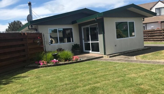 3 bdm pet friendly home in quiet street.No extra charge for cleaning or pets.