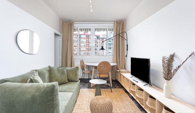 3 Bdr Apt In Cornella 5 Mins Form The Metro