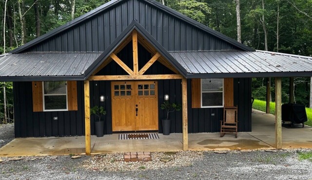 3 bdrm/2 full bath home 1.5 miles from Wolf Creek Marina, Lake Cumberland