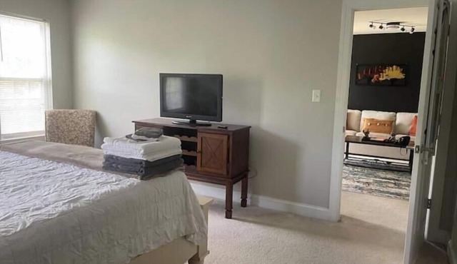 3 Bdrm Hideaway with Garage