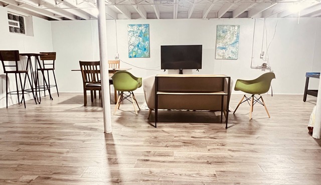 3 Bdrm, Sleeps 7, Pack n Play, Big TVs, Wifi