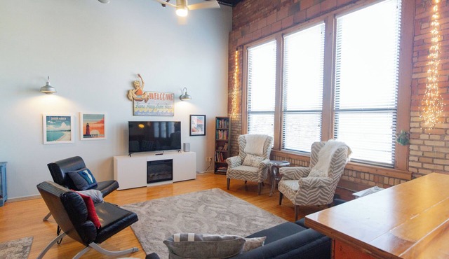 3-bed/2.5ba Loft condo in downtown South Haven with indoor pool and fitness room