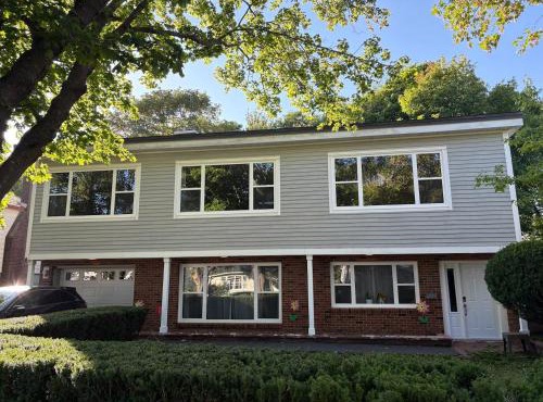 3 Bed 2 Bath Retro-Chic w Bright Modern Comforts