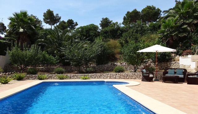 3 bed, 3 bath private Villa & pool, close to Moraira, air con through, wifi, BBQ