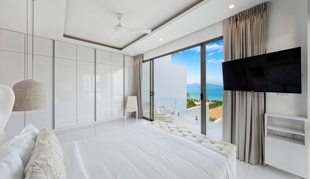 3 BED/4 BATH VILLA with PANORAMIC SEA VIEWS - Only 150 meters walk to the Beach