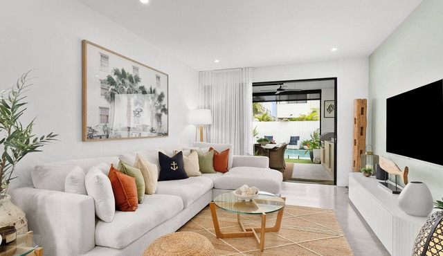 3-Bed Coastal Escape – Pool – 1 Minute to Beach