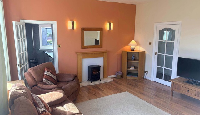 3 Bed Cottage Flat with Parking