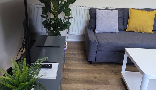 3-Bed Detached Home. Contractors & Families. Quiet cul-de-sac. Parking.