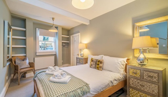 3 Bed in Bath (oc-bhr26)