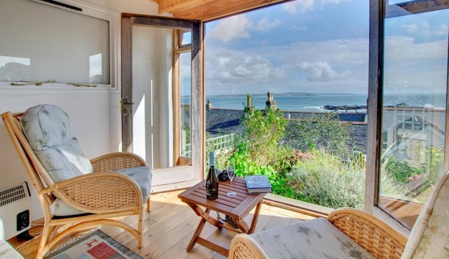 3 Bed in Mousehole (oc-bumble)