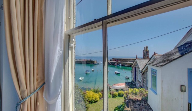 3 Bed in Mousehole (oc-gwylan)