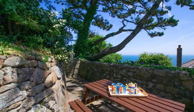 3 Bed in Mousehole (oc-tamris)
