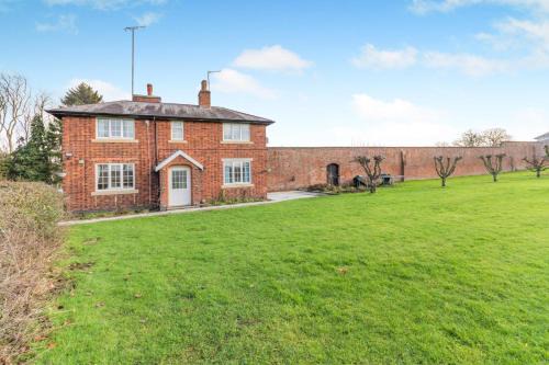 3 Bed in Needwood oc-g34826