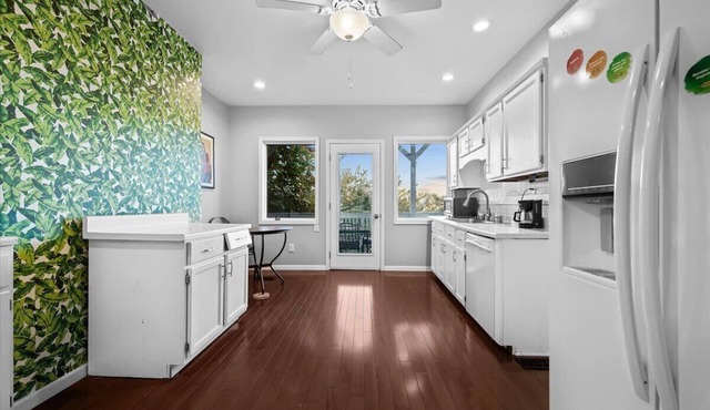 3 Bed - Million Dollar View -Off Street Parking!