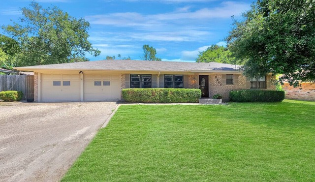 3 Bed, Pool, & Shuffleboard