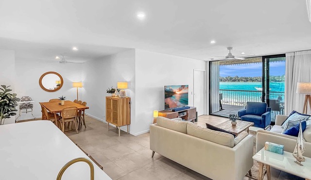 3-Bed: Riverfront Alfresco Dining & Rooftop Pool