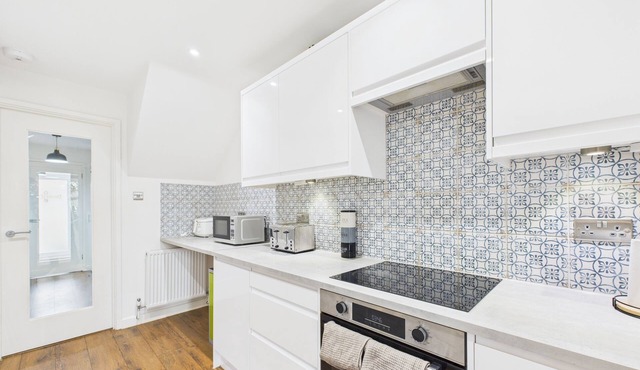 3 bed semi detached - perfect for work & family