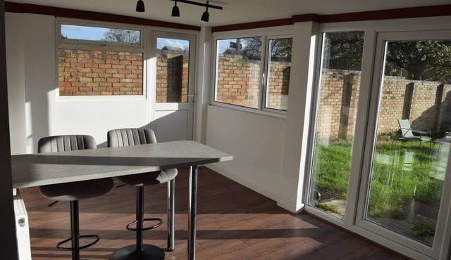 3-Bed Semi-Detached Perfect for Work & Family with Parking