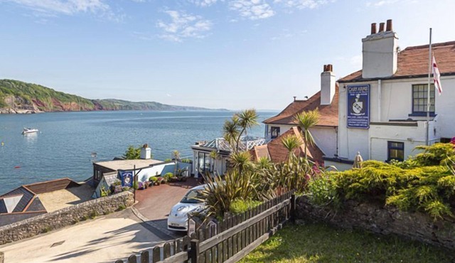 3 Bed - Smugglers Cottage - Sleeps 6 guests in 3 bedrooms