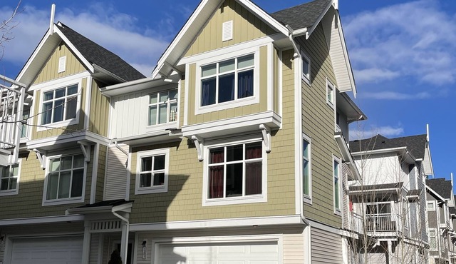 3 bedroom, 2.5 bath Townhome