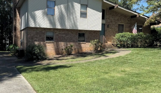 3-bedroom, 2 bath split level home in Augusta. Spacious and newly renovated