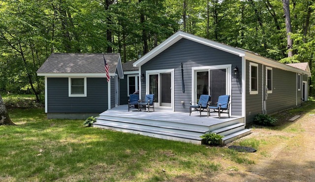 3 bedroom, 2 Baths, 8 Sleeps, detached bunk house, open boat slip