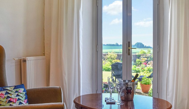 3 bedroom accommodation in West Quantoxhead
