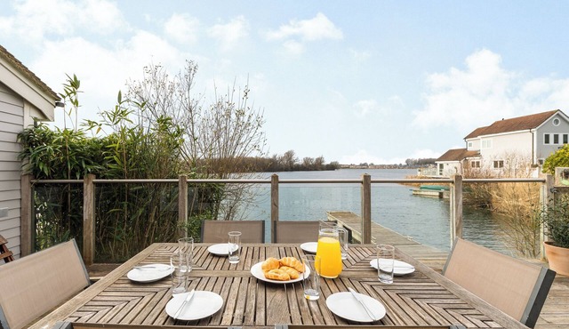 3 bedroom accommodation in South Cerney, Cotswolds near Cirencester