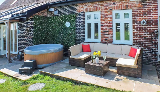 3 bedroom accommodation in Tacolneston