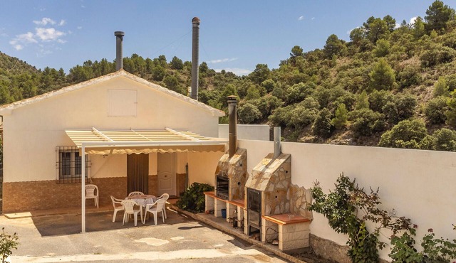 3 bedroom accommodation in El Campillo