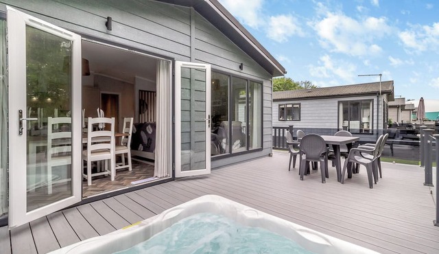3 bedroom accommodation in Earls Colne, Colchester