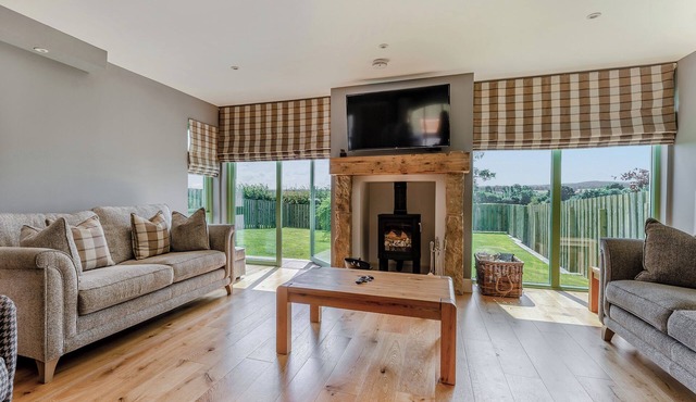 3 bedroom accommodation in Linlithgow, near Edinburgh