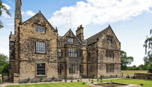 3 bedroom accommodation in Holmfirth