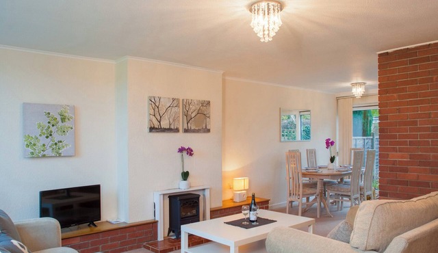3 bedroom accommodation in Stapleton