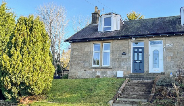 3 bedroom accommodation in Larkhall