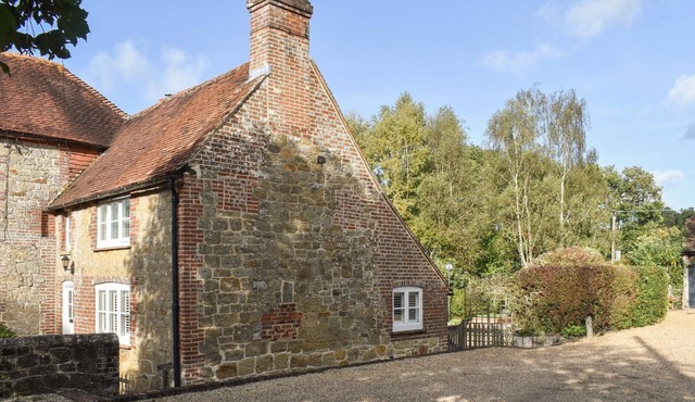 3 bedroom accommodation in Petworth
