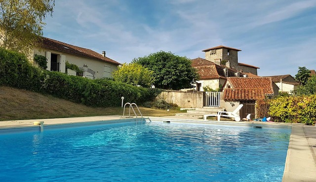 3 bedroom accommodation in Lusignac