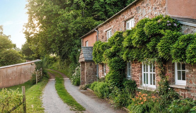 3 bedroom accommodation in Cadbury