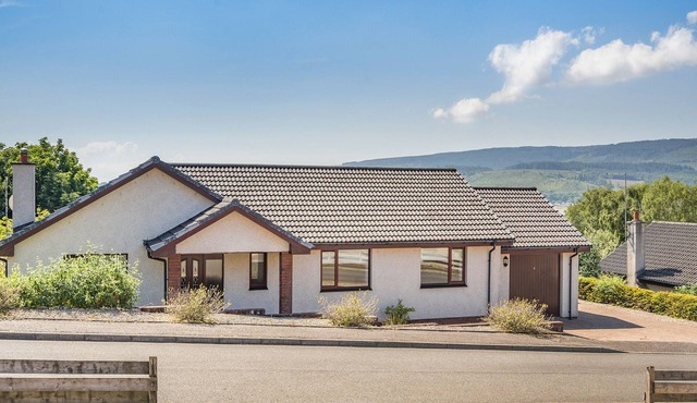 3 bedroom accommodation in Lamlash