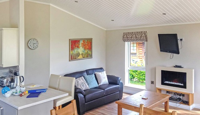 3 bedroom accommodation in Frettenham, Norwich
