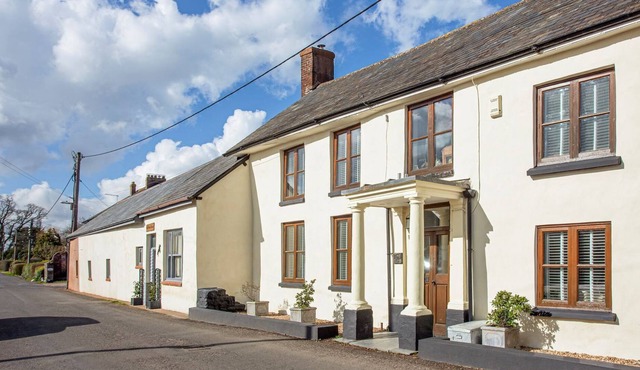 3 bedroom accommodation in Willand