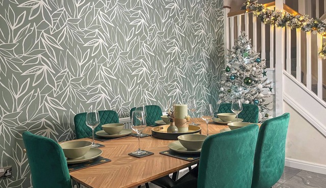 3 bedroom accommodation in Guide